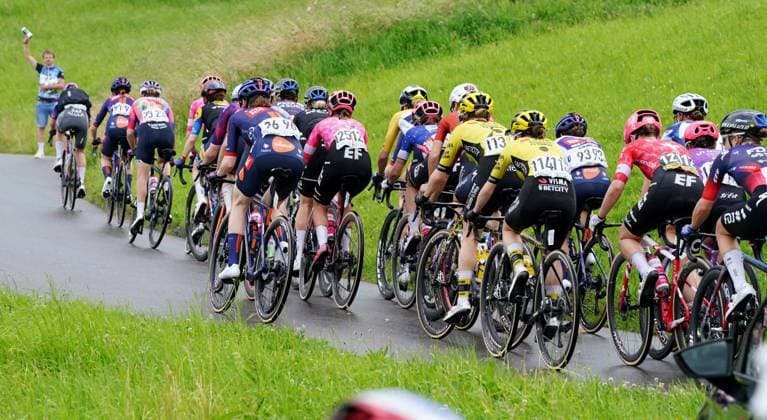 15 06 2025 Switzerland, Tour de Suisse Women 4 Eutappe Kuessnacht SZ Kuessnacht SZ,picture The Peleton on the ascent to Michaelskreuz Action