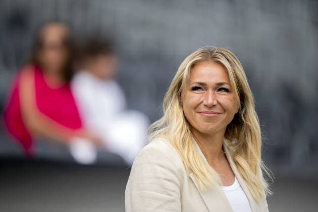 DEN BOSCH - MichaoÂ«lla Krajicek receives a tribute prior to the finals of the Libema Open tennis tournament. ANP SANDER KING xVIxANPxSportx xxANPxIVx 529942497 originalFilename: 529942497.jpg