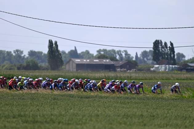 Elfstedenronde 2025 Cycling Race BRUGGE, BELGIUM - JUNE 15 : illustration picture peloton during the 43th edition of Elfstedenronde an UCI Class 1.1 one day cycling road race for Men Elite of 196 km with start in Brugge and finish in Brugge on June 15, 2025 in Brugge, Belgium, 15 06 2025 ( Motordriver Guy De Vuyst - Brugge Belgium  Copyright: xNicoxVereeckenx