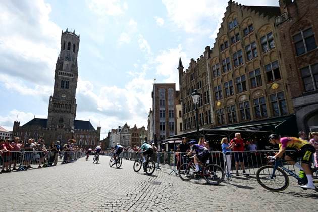 Elfstedenronde 2025 Cycling Race BRUGGE, BELGIUM - JUNE 15 : illustration picture of the riders during the 43th edition of Elfstedenronde an UCI Class 1.1 one day cycling road race for Men Elite of 196 km with start in Brugge and finish in Brugge on June 15, 2025 in Brugge, Belgium, 15 06 2025 ( Motordriver Guy De Vuyst - Brugge Belgium  Copyright: xNicoxVereeckenx
