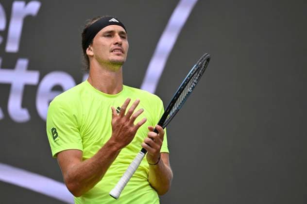 Alexander Zverev GER Disappointment disappointed after missed chance Gesture Gesture dissatisfied Tennis Men BOSS Open ATP 250 Stuttgart 2025 Weissenhof BOSS Open ATP 250 Stuttgart 2025