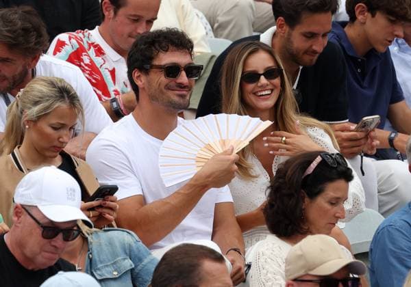 BAU Stuttgart Tennis , BOSS Open Final, Mats Hummels center with sun fan and girlfriend Nicola Cavanis right