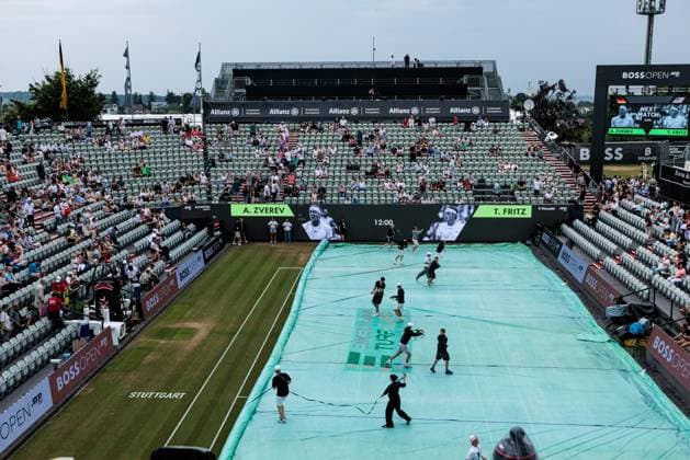 BOSS OPEN ATP250 15 06 2025 Rain break, the grass cover is moved BOSS OPEN ATP250 Stuttgart, Tennisclub Weissenhof on 15 06 2025 Copyright: xBEAUTIFULxSPORTS Wunderlx