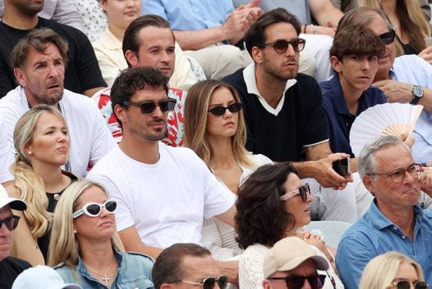 BAU Stuttgart Tennis , BOSS Open Final, Mats Hummels center and girlfriend Nicola Cavanis right , top left Mark Keller and son Joshua 3 f r with sunglasses