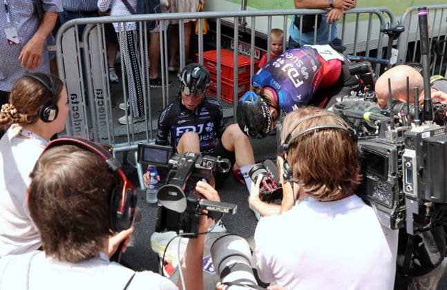 15 06 2025 Switzerland, Tour de Suisse Women 4 Eutappe Kuessnacht SZ Kuessnacht SZ,Bild Bild Enttaeuscht am Boden,Demi Vollering NED team FDJ Suez Aktion