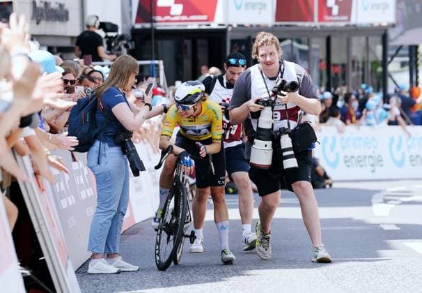 15 06 2025 Switzerland, Tour de Suisse Women 4 Eutappe Kuessnacht SZ Kuessnacht SZ,Bild Bild Stage winner and overall winner Marlen Reusser SUI Team Movistar at the finish line Action Photographer in action