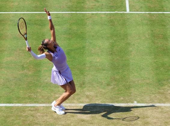 HSBC Tennis Championships, Day Six, Semi Finals, Queens Club, London, UK - 14 Jun 2025 Qinwen Zheng (CHN) in action during her Semi Final match against Amanda Anisimova (USA) in the 2025 HSBC Championships at Queens Club London Queens Club London GBR, UK NEWSPAPERS OUT Copyright: xMarkxGreenwoodx