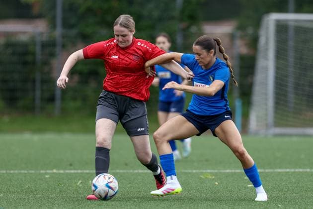 from left Marei Meyer FC Union 60 Bremen, 18 and Finja Paape SC Victoria Hamburg, 17 in duel, duel, dynamics, action, action, match scene, 15 06 2025, Bremen Germany , Soccer, Promotion round Regionalliga Nord Women, FC Union 60 SC Victoria Hamburg xobx