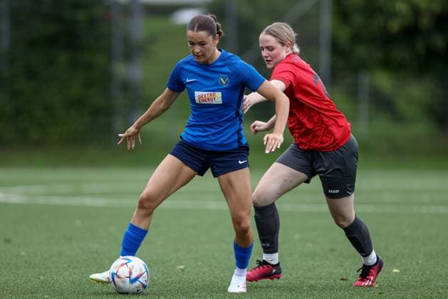 from left Finja Paape SC Victoria Hamburg, 17 and Marei Meyer FC Union 60 Bremen, 18 in duel, duel, dynamics, action, action, match scene, 15 06 2025, Bremen Germany , Soccer, Promotion round Regionalliga Nord Women, FC Union 60 SC Victoria Hamburg xobx