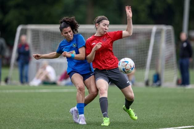 from left Irem Üstün SC Victoria Hamburg, 32 and Jette Wille FC Union 60 Bremen, 3 in duel, duel, dynamic, action, action, match scene, 15 06 2025, Bremen Germany , Soccer, promotion round Regionalliga Nord Women, FC Union 60 SC Victoria Hamburg xobx