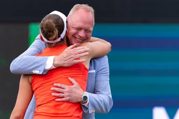 2025-06-15 2025 Libema Open Grass Court Championships ROSMALEN, NETHERLANDS - JUNE 15: Elise Mertens of Belgium interacts with Marcel Hunze during Day Seven of 2025 Libema Open Grass Court Championships at Autotron on June 15, 2025 in Rosmalen, Netherlands. Rosmalen Autotron Netherlands Content not available for redistribution in The Netherlands directly or indirectly through any third parties. Copyright: xJorisxVerwijstx