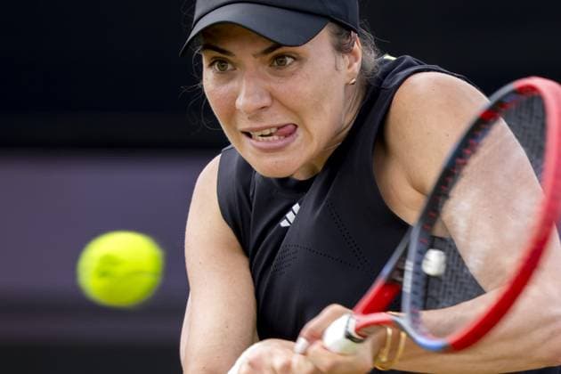 DEN BOSCH - Elena-Gabriela Ruse (ROU) in her match against Elise Mertens (BEL) during the final of the Libema Open tennis tournament. The grass tournament is part of the ATP, Tennis Herren and WTA, Tennis Damen circuit. ANP SANDER KING xVIxANPxSportx xxANPxIVx 529949315 originalFilename: 529949315.jpg