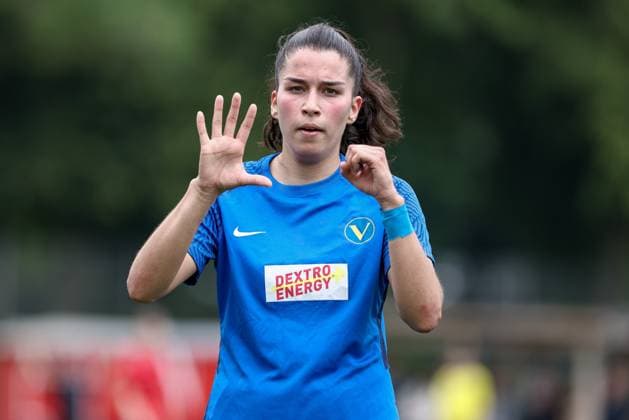 Goalscorer Irem Üstün SC Victoria Hamburg, 32 with goal celebration, cheering, jubilant, optimistic, match scene, highlight, joy about the goal to 0 5, 15 06 2025, Bremen Germany , Soccer, Promotion round Regionalliga Nord Women, FC Union 60 SC Victoria Hamburg xobx