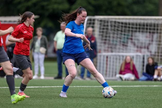 Jana Bothmann SC Victoria Hamburg, 36 on the ball, single image, full body, action, action, game scene, 15 06 2025, Bremen Germany , Soccer, Promotion Round Regionalliga Nord Women, FC Union 60 SC Victoria Hamburg xobx