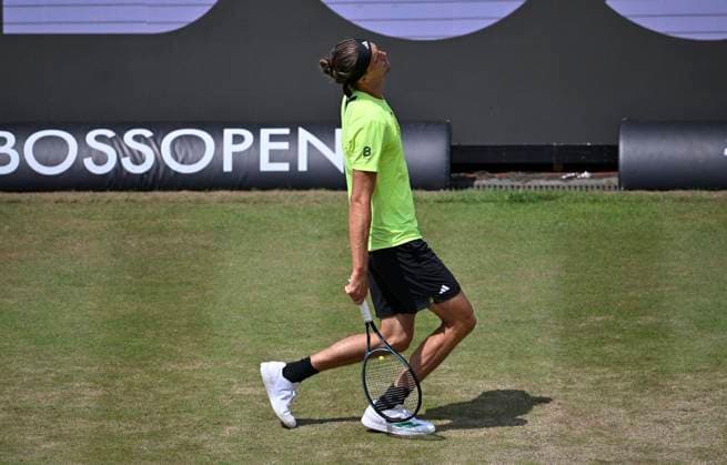 Alexander Zverev GER Disappointment disappointed after missed chance Gesture Gesture dissatisfied Tennis Men BOSS Open ATP 250 Stuttgart 2025 Weissenhof BOSS Open ATP 250 Stuttgart 2025