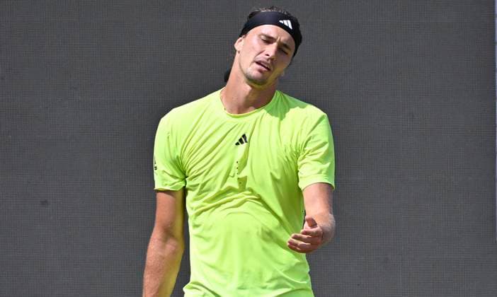 Alexander Zverev GER Disappointment disappointed after missed chance Gesture Gesture dissatisfied Tennis Men BOSS Open ATP 250 Stuttgart 2025 Weissenhof BOSS Open ATP 250 Stuttgart 2025