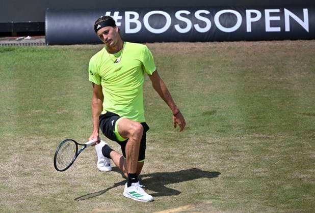 Alexander Zverev GER Disappointment disappointed after missed chance Gesture Gesture dissatisfied Tennis Men BOSS Open ATP 250 Stuttgart 2025 Weissenhof BOSS Open ATP 250 Stuttgart 2025