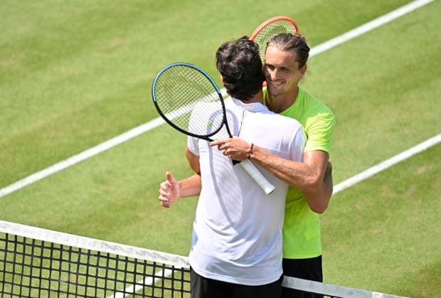 after the end of the match Alexander Zverev GER congratulates Taylor Fritz USA on his victory Gesture Gesture Tennis Men BOSS Open ATP 250 Stuttgart 2025 Weissenhof BOSS Open ATP 250 Stuttgart 2025