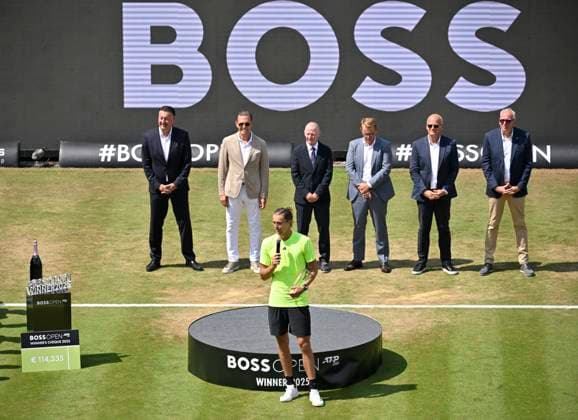 after the end of the match Alexander Zverev GER says a few words to the crowd Tennis Men BOSS Open ATP 250 Stuttgart 2025 Weissenhof BOSS Open ATP 250 Stuttgart 2025