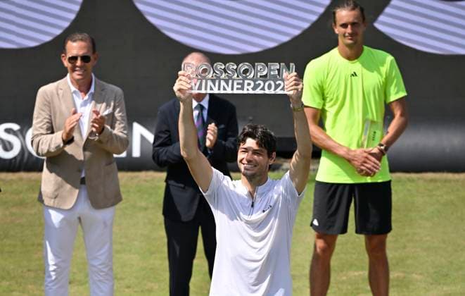 after the end of the match award ceremony Taylor Fritz USA with trophy behind Alexander Zverev GER right Daniel Grieder CEO Chief Executive Officer and Member of the Managing Board of HUGO BOSS AG left Tennis Men BOSS Open ATP 250 Stuttgart 2025 Weissenhof BOSS Open ATP 250 Stuttgart 2025