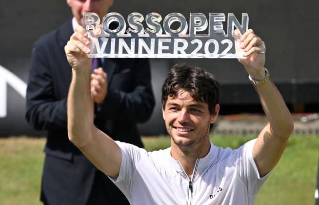 after the end of the match award ceremony Taylor Fritz USA with Trophaee Tennis Men BOSS Open ATP 250 Stuttgart 2025 Weissenhof BOSS Open ATP 250 Stuttgart 2025