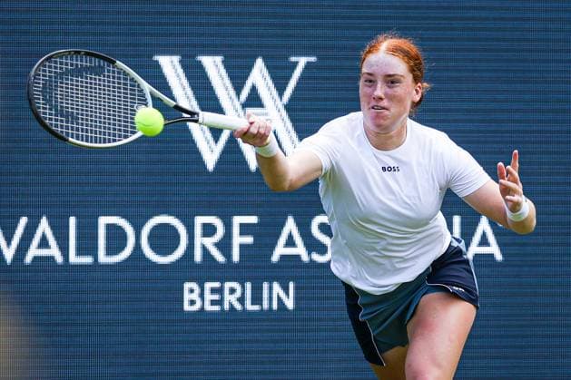 Ella Seidel GER at the net, Berlin Tennis Open by HYLO 2025, Berlin, LTTC Rot Weiß , 15 06 2025, Copyright: xClaudioxGärtnerx