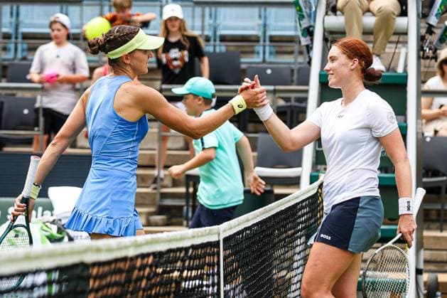 Rebeka Masarova SUI and Ella Seidel GER at the net, Berlin Tennis Open by HYLO 2025, Berlin, LTTC Rot Weiß , 15 06 2025, Copyright: xClaudioxGärtnerx