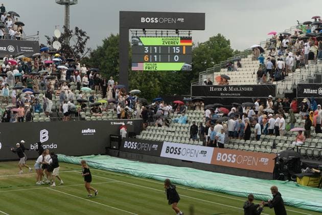 Rain interruption in the final, Alexander Zverev vs Taylor Fritz, Tennis, ATP Tournament, Boss Open, Center Court, Final, 15 06 2025, Alexander Zverev vs Taylor Fritz, Tennis, ATP Tournament, Boss Open, Center Court, Final, 15 06 2025, Stuttgart Copyright: xEibner-Pressefoto EdwardxCheungx EP_ECG