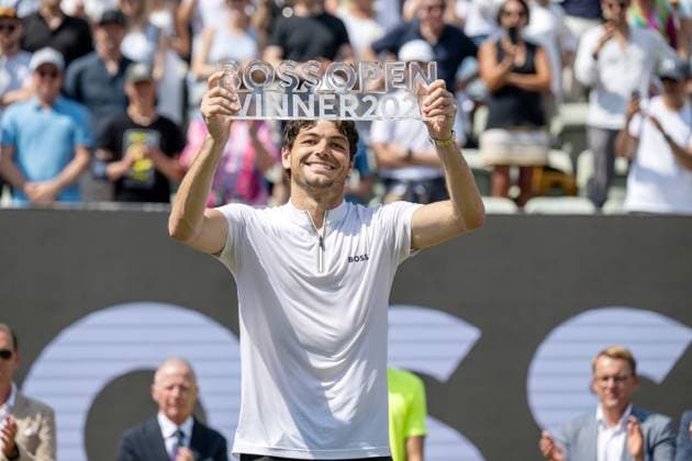 Cheers and joy at this years winner of the Boss Open 2025, Taylor Fritz USA xettx, Germany, Stuttgart, 15 06 2025, Tennis, Boss Open, 2025, Final, A Zverev GER T Fritz USA , TC Weissenhof, Center Court