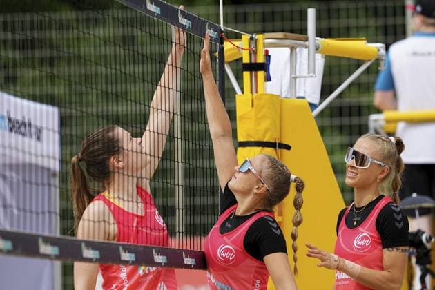 Beach volleyball in Essen FOR EDITORIAL PURPOSES ONLY EDITORIAL USE ONLY p Paula Schürholz and Ella Schürholz photo, right at the net played against Luisa Fabek photo, left and Luisa Doss at the Beach Volleyball 2 0 Sparkassen Beach Cup on 15 06 2025 on the court at Schemmannsfeld 29 Sisters Schürholz from Essen, Paula was in the youth national team and has won several 1st and 2nd places Michael Gohl FUNKE Foto Services p Sport Deutschland Nordrhein Westfalen Essen Copyright MichaelxGohl Copyright: MichaelxGohl doc81395xttui8qwknqp79 ,EDITORIAL USE ONLY Copyright: MichaelxGohl