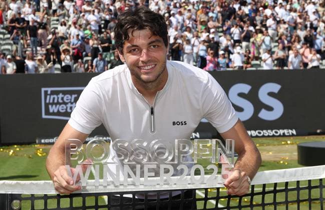 BAU Stuttgart Tennis , BOSS Open final, winner Taylor Fritz USA with his trophy at the award ceremony