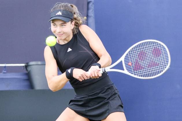 Ilkley Tennis Club, England, June 15th 2025: Iva Jovic during the WTA, Tennis Damen 125 Lexus Ilkley Open final match against Rebecca Marino at Ilkley Tennis Club in Ilkley, England on June 15th 2025. (Sean Chandler SPP) Copyright: xSeanxChandlerx xSPPx spp-en-SeChSp-WTA 125 Lexus Ilkley Open - Rebecca Marino v Iva Jovic Final - Ilkley Tennis Club-2540