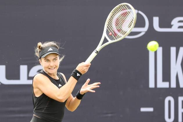 Ilkley Tennis Club, England, June 15th 2025: Iva Jovic during the WTA, Tennis Damen 125 Lexus Ilkley Open final match against Rebecca Marino at Ilkley Tennis Club in Ilkley, England on June 15th 2025. (Sean Chandler SPP) Copyright: xSeanxChandlerx xSPPx spp-en-SeChSp-WTA 125 Lexus Ilkley Open - Rebecca Marino v Iva Jovic Final - Ilkley Tennis Club-2914
