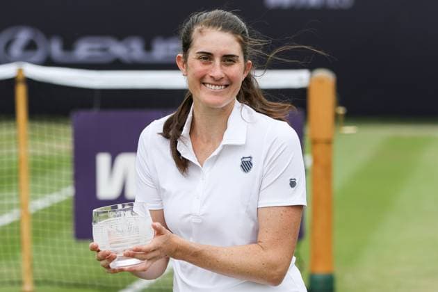 Ilkley Tennis Club, England, June 15th 2025: Rebecca Marino with Runners-up vase after the WTA, Tennis Damen 125 Lexus Ilkley Open final match against Iva Jovic at Ilkley Tennis Club in Ilkley, England on June 15th 2025. (Sean Chandler SPP) Copyright: xSeanxChandlerx xSPPx spp-en-SeChSp-WTA 125 Lexus Ilkley Open - Rebecca Marino v Iva Jovic Final - Ilkley Tennis Club-3167