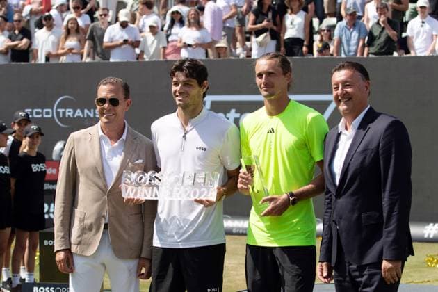 15 06 25 Tennis BOSS Open Stuttgart Weissenhof 2025 Germany, Stuttgart, 15 06 2025, Tennis, BOSS Open Stuttgart Weissenhof 2025 f l Daniel Grieder BOSS , Taylor Fritz winner, winner with trophy, Alexander Zverev, Edwin Weindorfer Tournament Director
