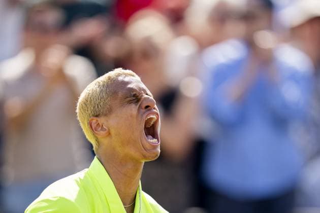 DEN BOSCH - Gabriel Diallo (CAN) after winning the final of the Libema Open tennis tournament. The grass tournament is part of the ATP, Tennis Herren and WTA, Tennis Damen circuit. ANP SANDER KING xVIxANPxSportx xxANPxIVx 529955769 originalFilename: 529955769.jpg