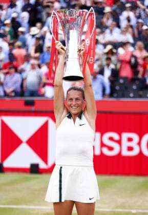 HSBC Tennis Championships, Ladies Finals Queens Club, London, UK - 15 Jun 2025 Tatjana Maria (GER) celebrates with the HSBC Championship Trophy and her first WTA, Tennis Damen 500 title after defeating Amanda Anisimova (USA) in straight sets at the Queens Club London Queens Club London GBR, UK NEWSPAPERS OUT Copyright: xMarkxGreenwoodx