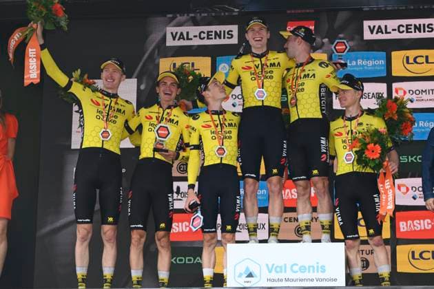 Criterium du Dauphine 2025 Stage 8 VAL-CENIS PLATEAU DU MONT-CENIS, FRANCE - JUNE 15 : best team : Vingegaard Jonas (DEN) of Team Visma Lease a Bike, Campenaerts Victor (BEL) of Team Visma Lease a Bike, Hagenes Per Strand (NOR) of Team Visma Lease a Bike, Jorgenson Matteo (USA) of Team Visma Lease a Bike, Kuss Sepp (USA) of Team Visma Lease a Bike, Tulett Ben (GBR) of Team Visma Lease a Bike, Valter Attila (HUN) of Team Visma Lease a Bike pictured during the podium ceremony of stage 8 of the 77th edition of Criterium du Dauphine Libere an UCI World Tour 2.UWT cycling road race stage for Men Elite of 133.3 km with start in Val-d Arc and finish in Val-Cenis Plateau du Mont-Cenis on June 15, 2025 in Val-Cenis Plateau du Mont-Cenis, France, 15 06 2025 ( Motordriver Kenny Verfaillie - Val-Cenis Plateau du Mont-Cenis France Copyright: xVincentxKalutx