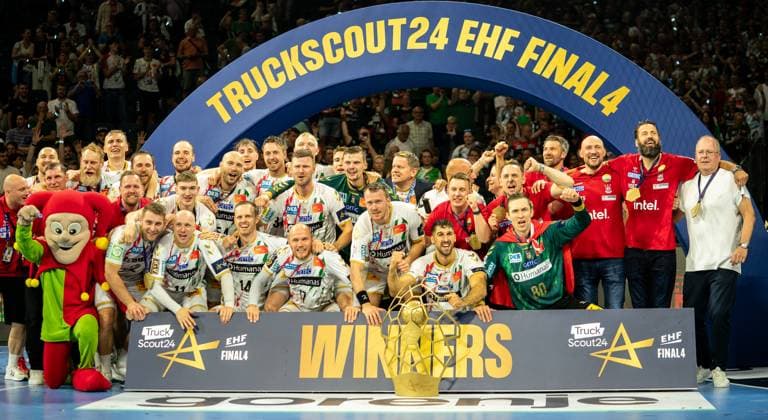 15 06 2025, Handball, Men, Truckscout 25 EHF Final4 2025, Champions League, Final Four 2024, EHF, Final, Füchse Berlin SC Magdeburg, The handball players of SC Magdeburg celebrate with the trophy after the award ceremony They are winners of the Champions League Cologne Lanxess Arena North Rhine-Westphalia Germany