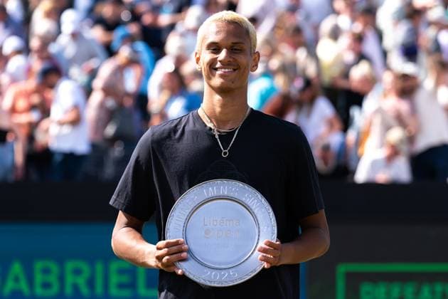 2025-06-15 2025 Libema Open Grass Court Championships ROSMALEN, NETHERLANDS - JUNE 15: Gabriel Diallo of Canada with his trophy during Day Seven of 2025 Libema Open Grass Court Championships at Autotron on June 15, 2025 in Rosmalen, Netherlands. Rosmalen Autotron Netherlands Content not available for redistribution in The Netherlands directly or indirectly through any third parties. Copyright: xJorisxVerwijstx