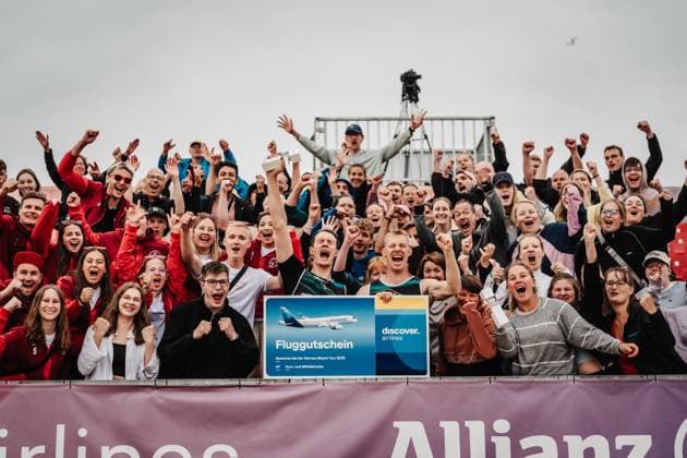 Beach volleyball men Allianz German Beach Tour 2025 Tourstop Bremen 15 06 2025 f l Robin Sowa and Jonas Reinhardt win the tournament in Bremen and cheer with the fans Winner photo Bremen Waterfront Bremen Germany