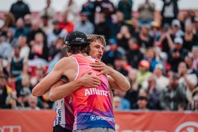 Beach volleyball men Allianz German Beach Tour 2025 Tourstop Bremen 15 06 2025 f l Luis Kubo and Jannik Kühlborn embrace Bremen Waterfront Bremen Germany