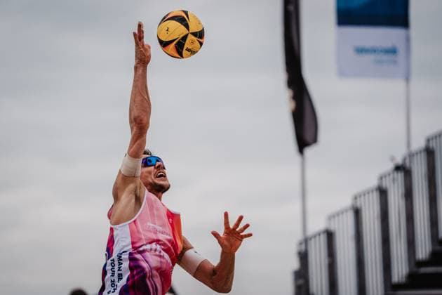 Beach volleyball men Allianz German Beach Tour 2025 Tourstop Bremen 15 06 2025 David Poniewaz serving Bremen Waterfront Bremen Germany