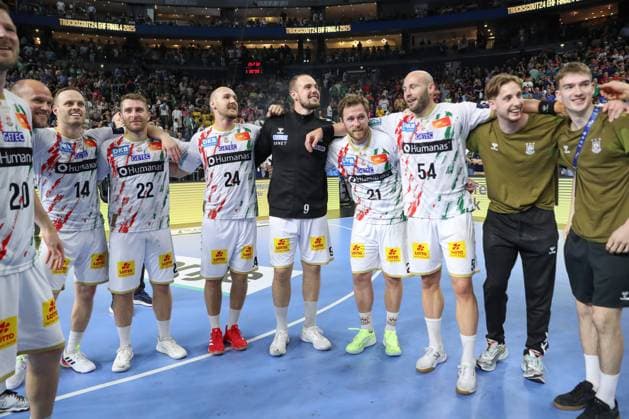15 06 2025, xgox,Handball, EHF Champions League Final, Fuechse Berlin SC Magdeburg f l Omar Ingi Magnusson Magdeburg, 14 , Lukas Mertens Magdeburg, 22 , Christian O Sullivan Magdeburg, 24 , Tim Zechel Magdeburg, 9 , Albin Lagergren Magdeburg, 21 , Oscar Bergendahl Magdeburg, 54 Celebrating the victory, cheering after the end of the match Cologne