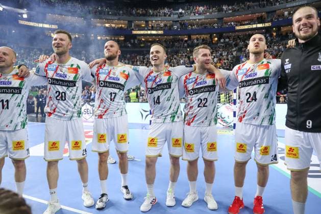 15 06 2025, xgox,Handball, EHF Champions League Final, Fuechse Berlin SC Magdeburg f l Philipp Weber Magdeburg, 20 , Tim Hornke Magdeburg, 17 , Omar Ingi Magnusson Magdeburg, 14 , Lukas Mertens Magdeburg, 22 , Christian O Sullivan Magdeburg, 24 Celebrating the victory, cheering after the end of the game Cologne