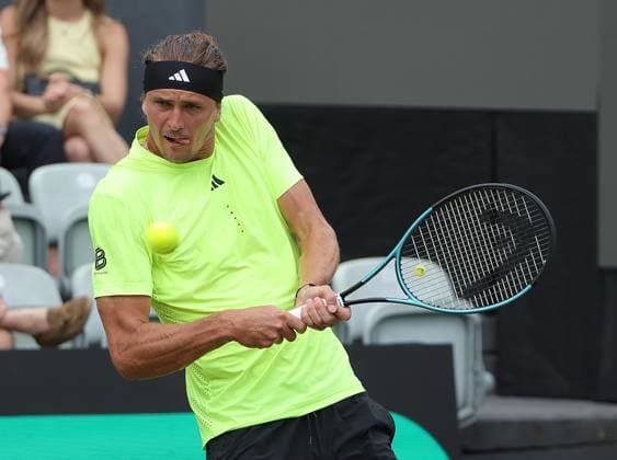 (250616) -- STUTTGART, June 16, 2025 -- Alexander Zverev of Germany hits a return during the men s singles final between Alexander Zverev of Germany and Taylor Fritz of the United States at the Stuttgart Open 2025 tennis tournament in Stuttgart, Germany, June 15, 2025. (Photo by Xinhua) (SP)GERMANY-STUTTGART-TENNIS-STUTTGART OPEN-FINAL PhilippexRuiz 
