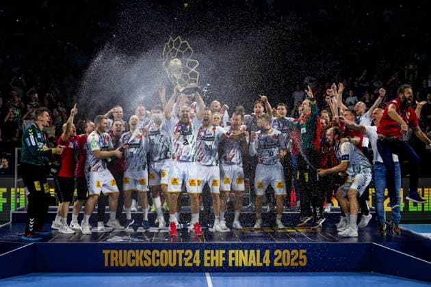 Handball Cologne 15 06 2025 EHF Final4 2025 Champions League Champions League Final Füchse Berlin SC Magdeburg SC Magdeburg is Champions League winner 2025 O Sullivan Christian Magdeburg, No 24 Sullivan with trophy Award ceremony Cheers