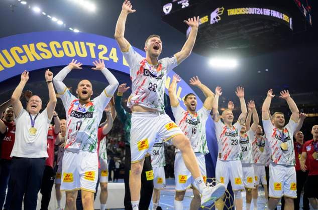Final cheer MD, the players celebrate in front of the fans, f l Tim HORNKE MD , Philipp WEBER MD Handball Champions League Final Four 2025, Final, Fuechse Berlin B SC Magdeburg MD 26 32, on 15 06 2025 in Cologne Germany Â