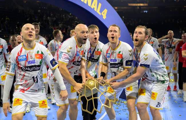 Final celebration MD, f l Daniel PETTERSSON MD , Oscar BERGENDAHL MD , Isak PERSSON MD , Felix CLAAR MD , Albin LAGERGREN MD with cup Handball Champions League Final Four 2025, Final, Fuechse Berlin B SC Magdeburg MD 26 32, on 15 06 2025 in Cologne Germany Â