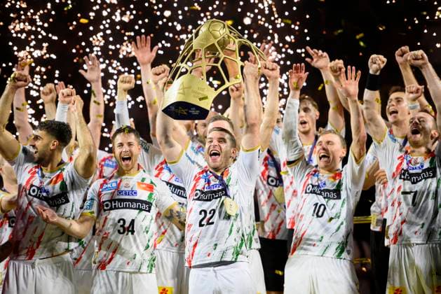Award ceremony, cheering team MD with trophy held by Lukas MERTENS MD, Handball Champions League Final Four 2025, Final, Fuechse Berlin B SC Magdeburg MD 26 32, on 15 06 2025 in Cologne Germany Â